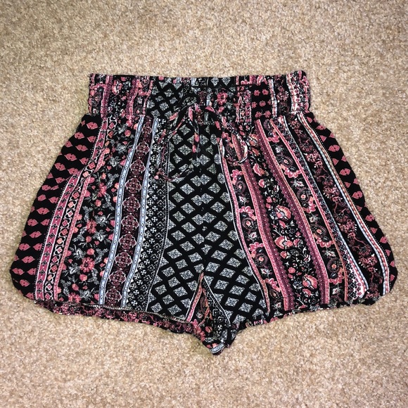 pink/black patterned flowy shorts - Picture 1 of 2
